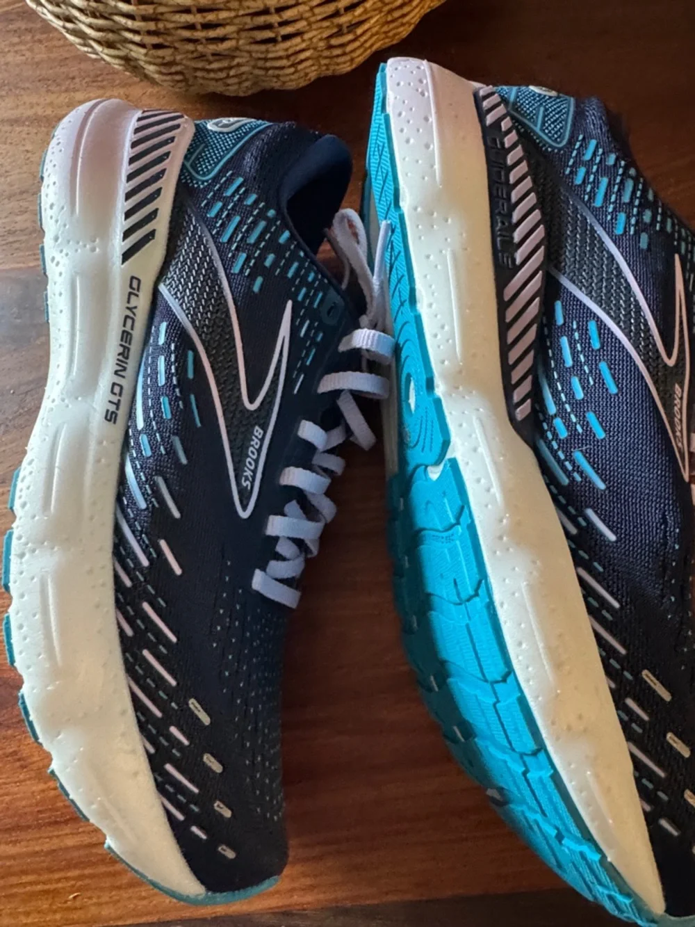 Size 9.5 WIDE Brooks Women's Glycerin GTS 20 Neutral Running Shoe - Picture 4 of 8